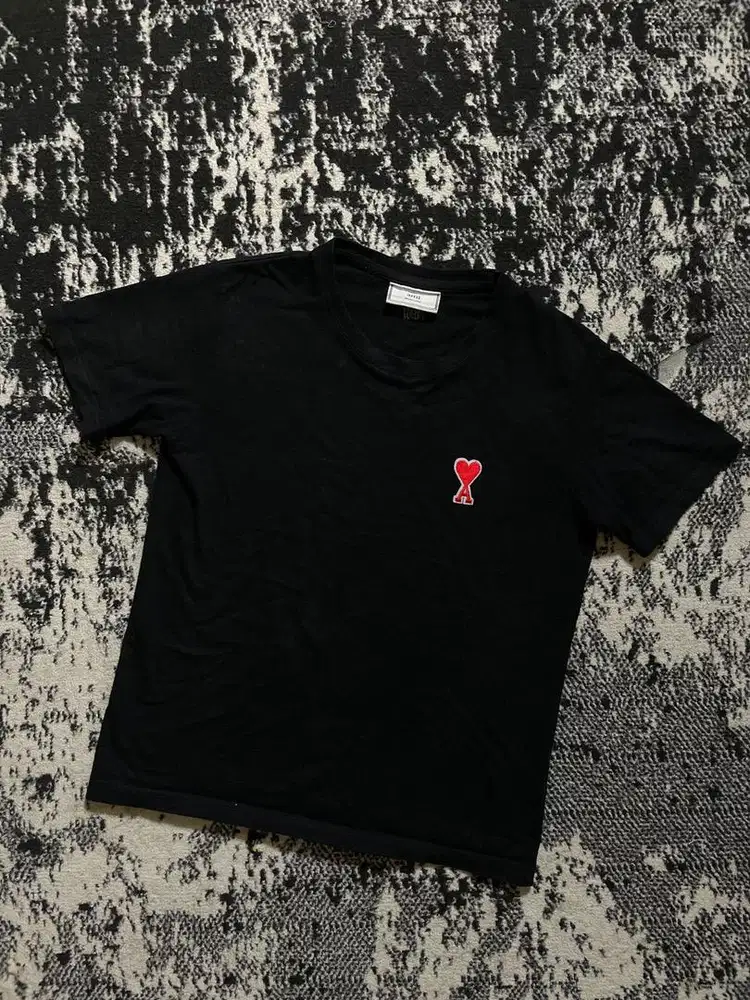 Kaos ami paris hitam