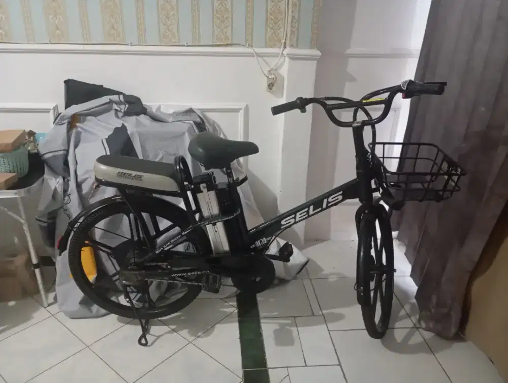 SEPEDA Listrik merek SELIS