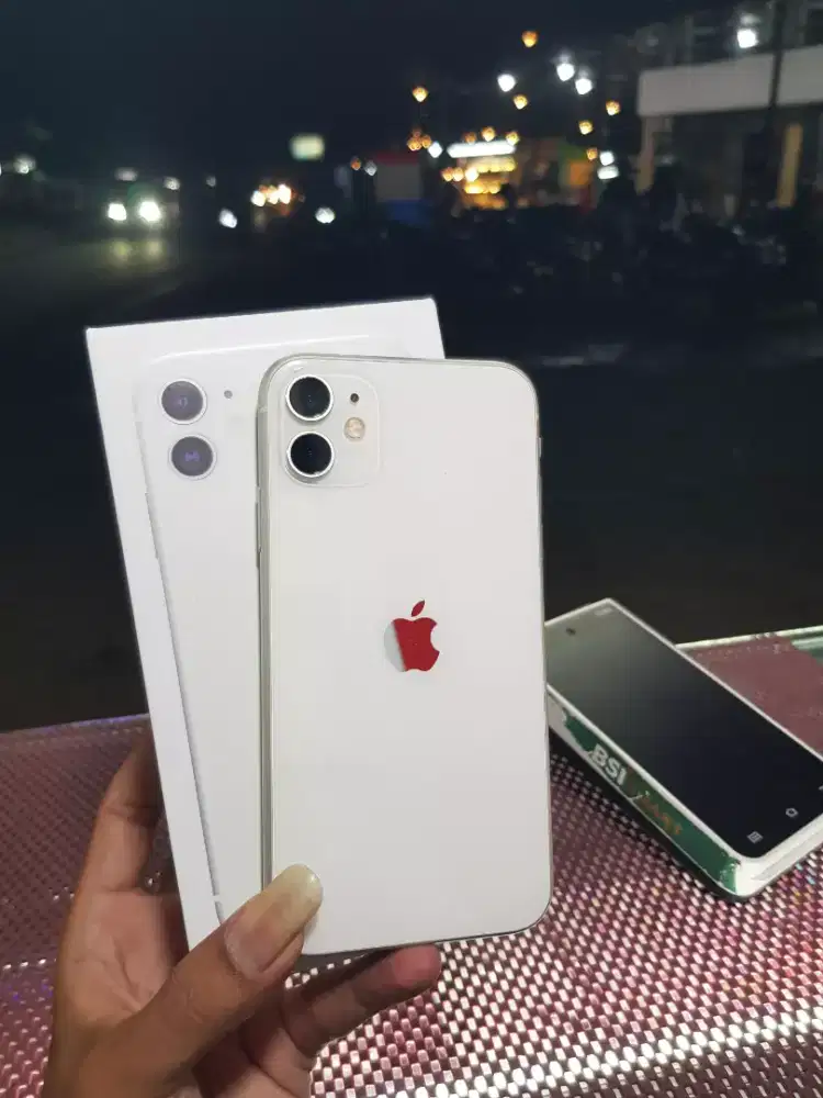 IPHONE 11 256 WHITE.EX CUKAI RESMI INDONESIA.MULUS LIKE NEW