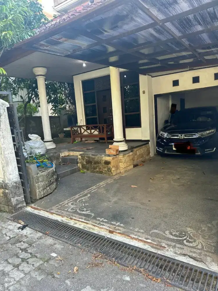 Jual rumah lantai 3 di Jalan Gunung Soputan Denpasar Barat Bali