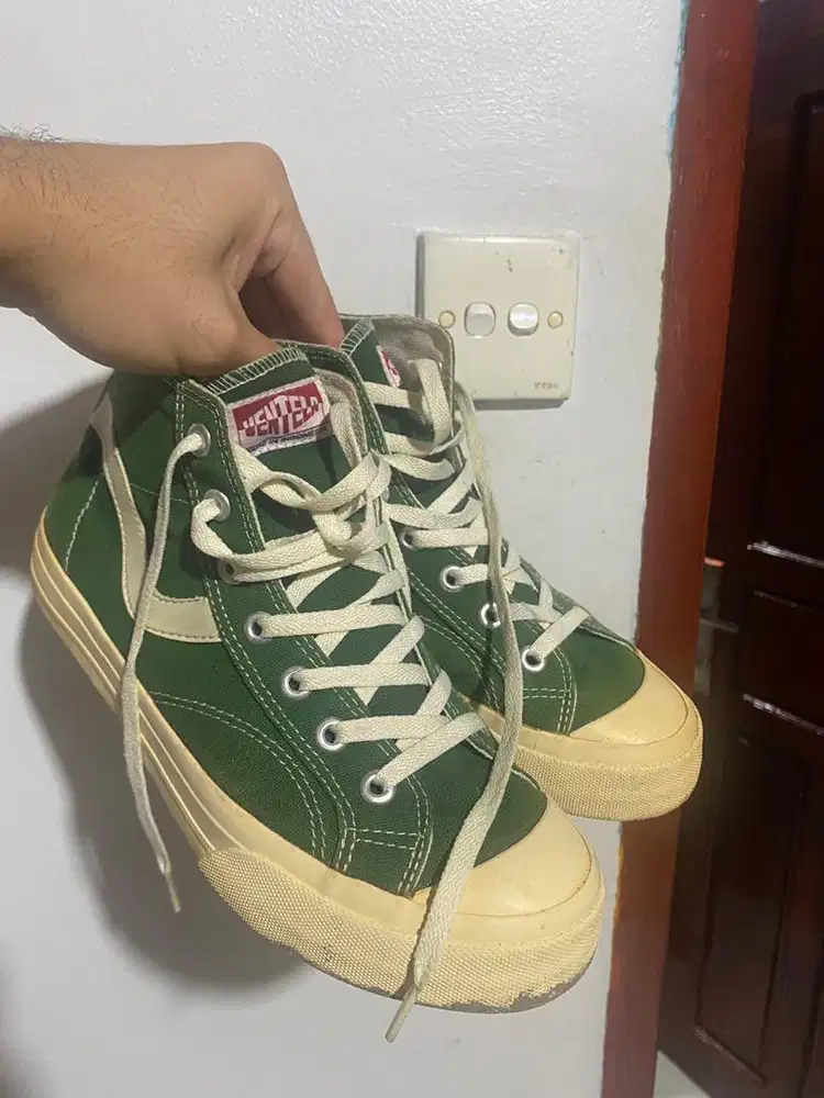 Sepatu Ventela Public High