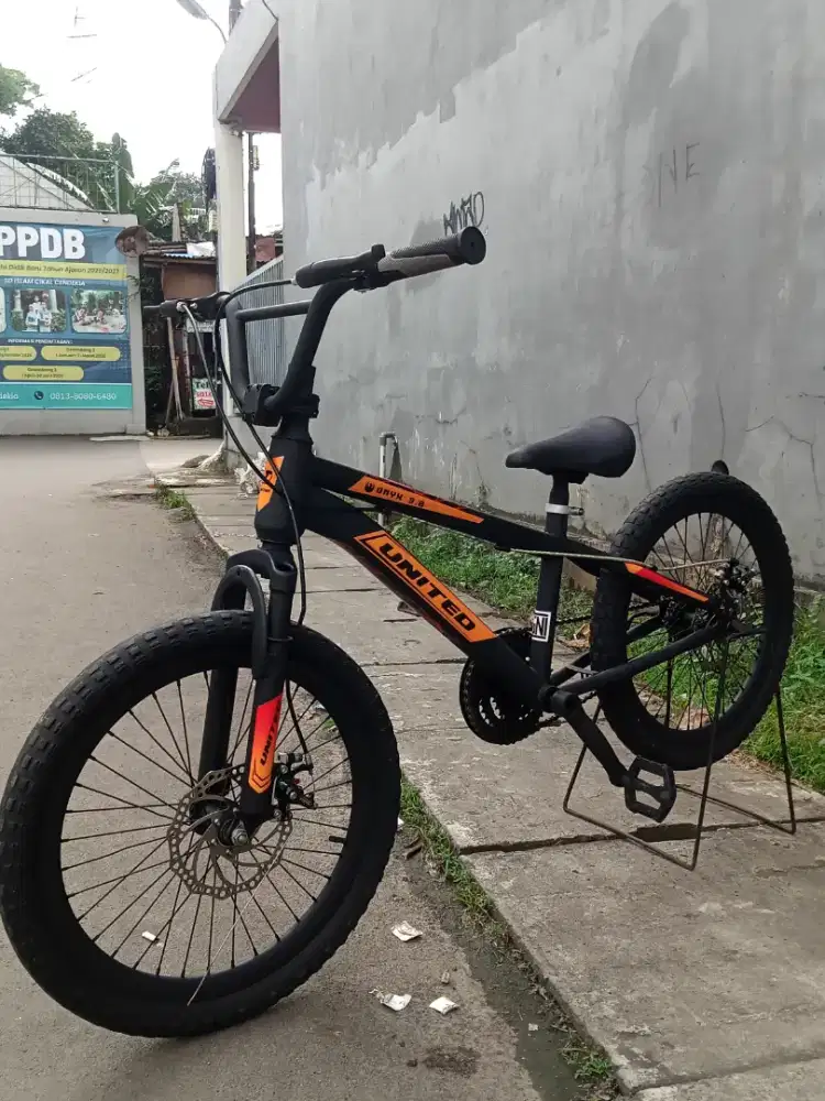 SEPEDA BMX UK 20 UNITED