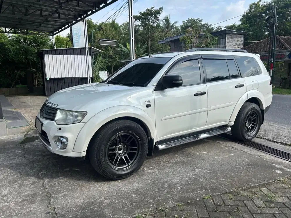 Pajero Sport Dakar VGT Diesel AT Putih 2013