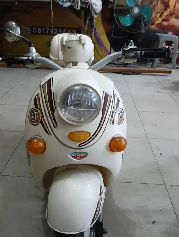 Jual Scoopy anak warna krem sistim charger bisa dengar bisa flashdisk