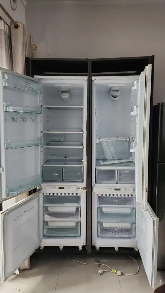 Jual kulkas bekas merk ariston 2 pintu