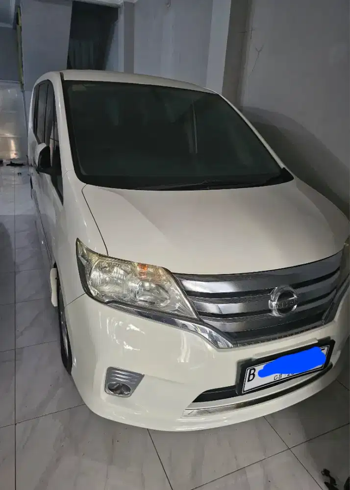 Nissan Serena Highway Star 2.0- Bensin AT