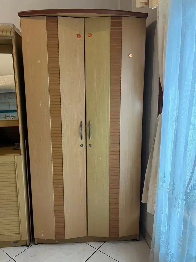 Lemari baju 2 pintu