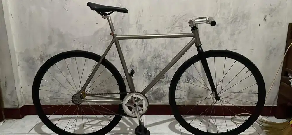 Sepeda olahraga fixie airwalk