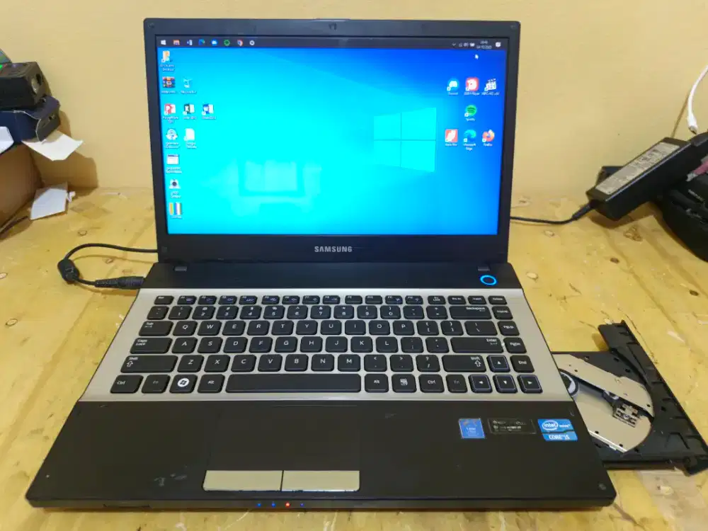 Laptop Samsung 300V32 Core i5 Gen 2 Ram 4Gb Hdd 320Gb Vga Nvidia