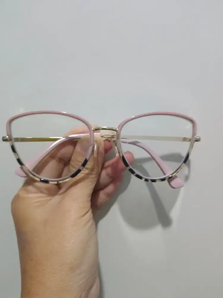 Kacamata wanita jual cepat karna udah bosan