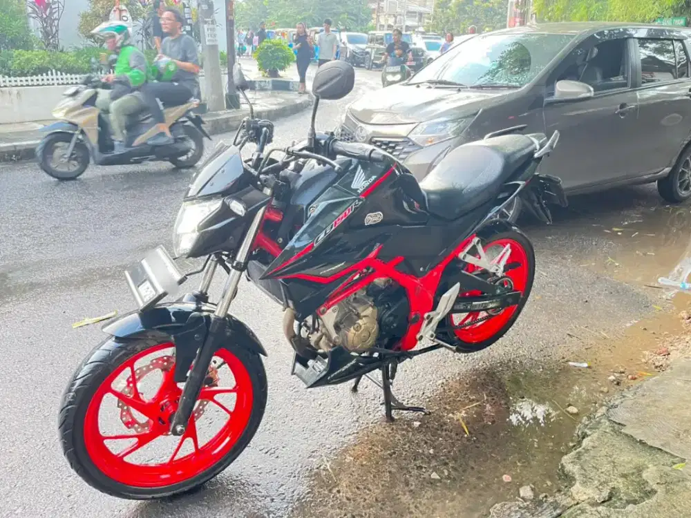 CB150R.. 2018 HITAM