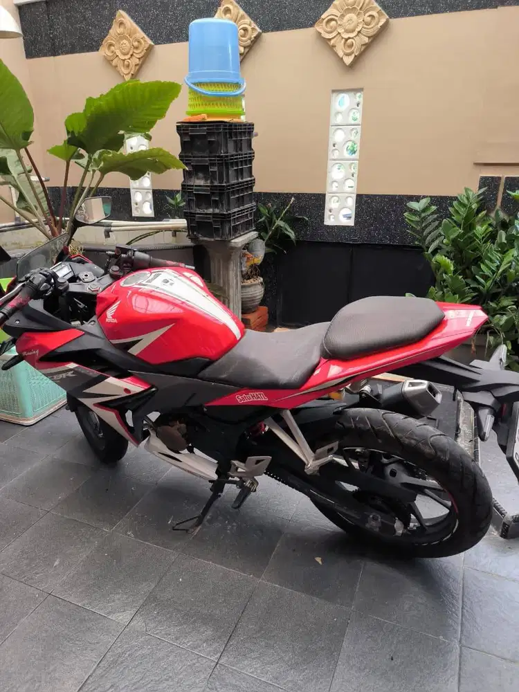 HONDA CBR 150 2018 KM RENDAH