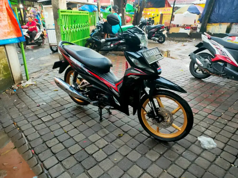 Honda Revo 110cc PGM-FI Tahun 2016