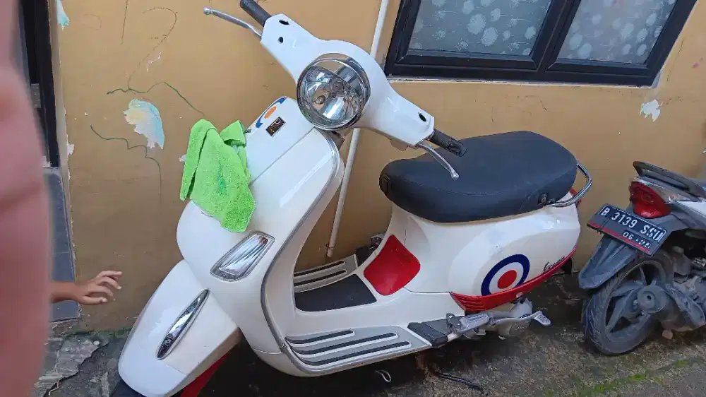 VESPA LX 150 ITALY 2009 WARNA PUTIH ( ASLY ITALY)