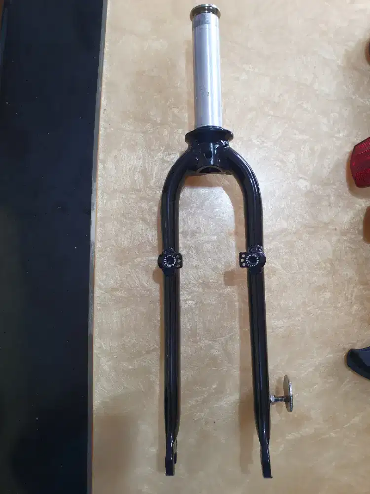 Fork  sepeda  lipat Dahon vigor