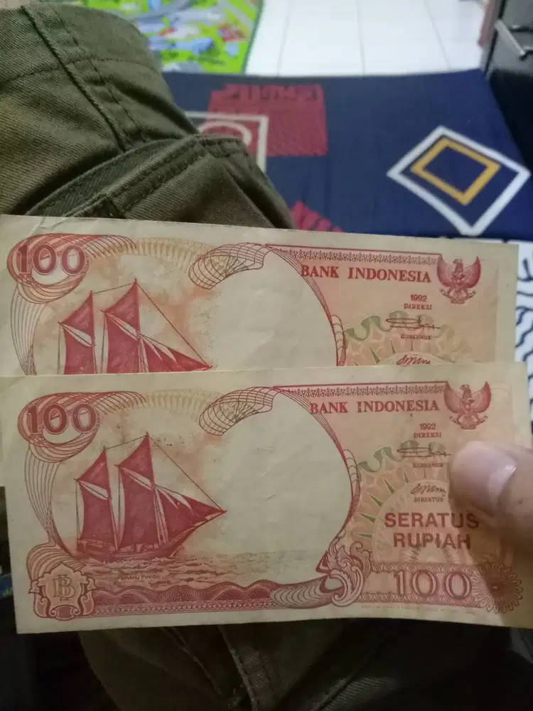 Jual uang kertas 100 rupiah thn 1992