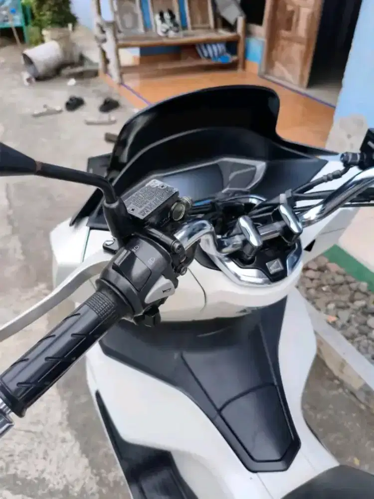 Jual Butuh uang cepat motor PCX 160cc thn 2024