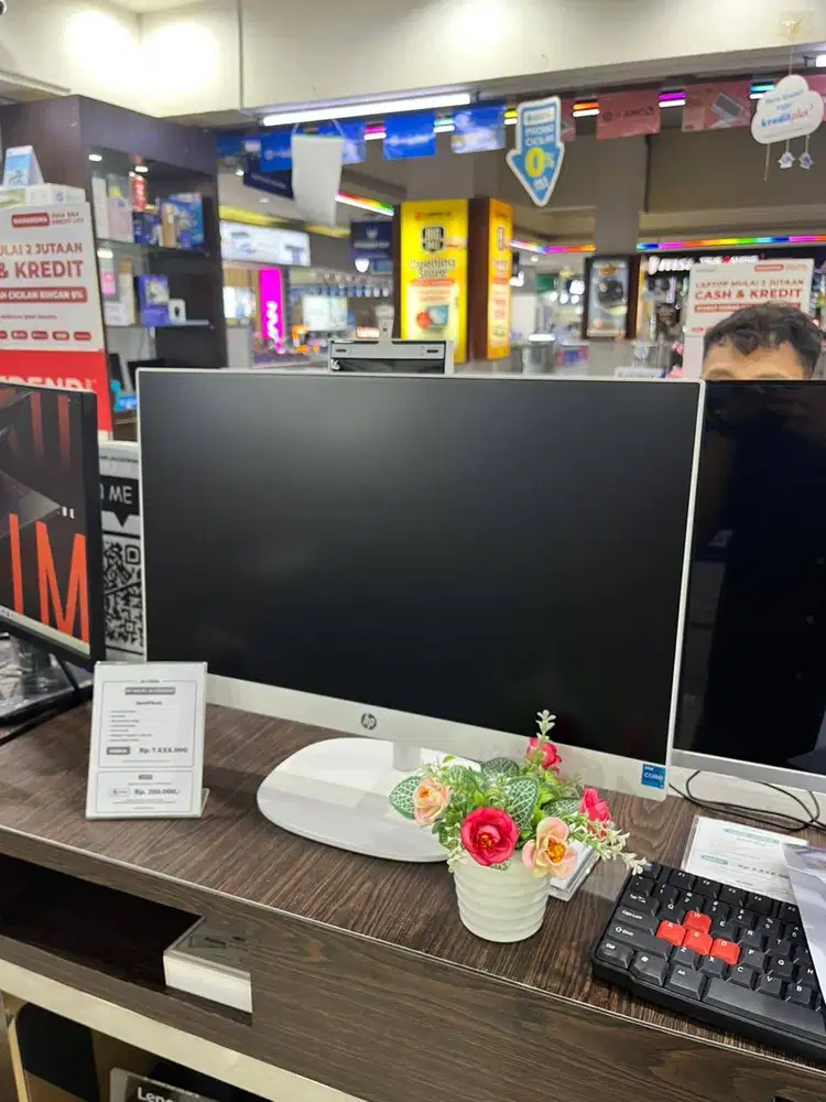 PC HP AIO 24 cr0200d/Intel Core i3-1315U/8GB/512GB SSD/23.8′′ FHD