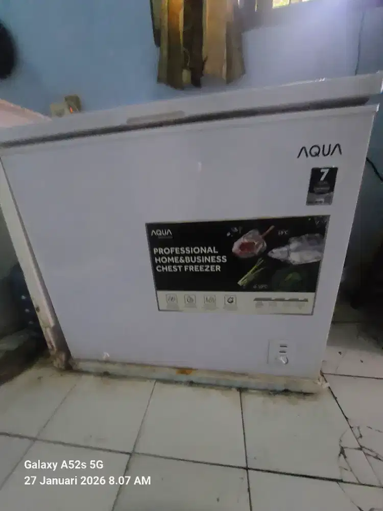 Frezer box seken merek aqua