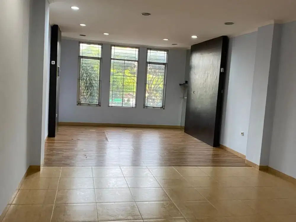 Ruko 3 Lantai Depan Pasar Malam Ramai Cengkareng Jakarta Barat