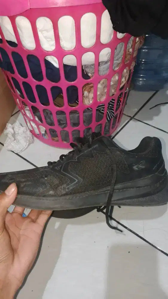 sepatu sneakers spotec size 41 warna hitam