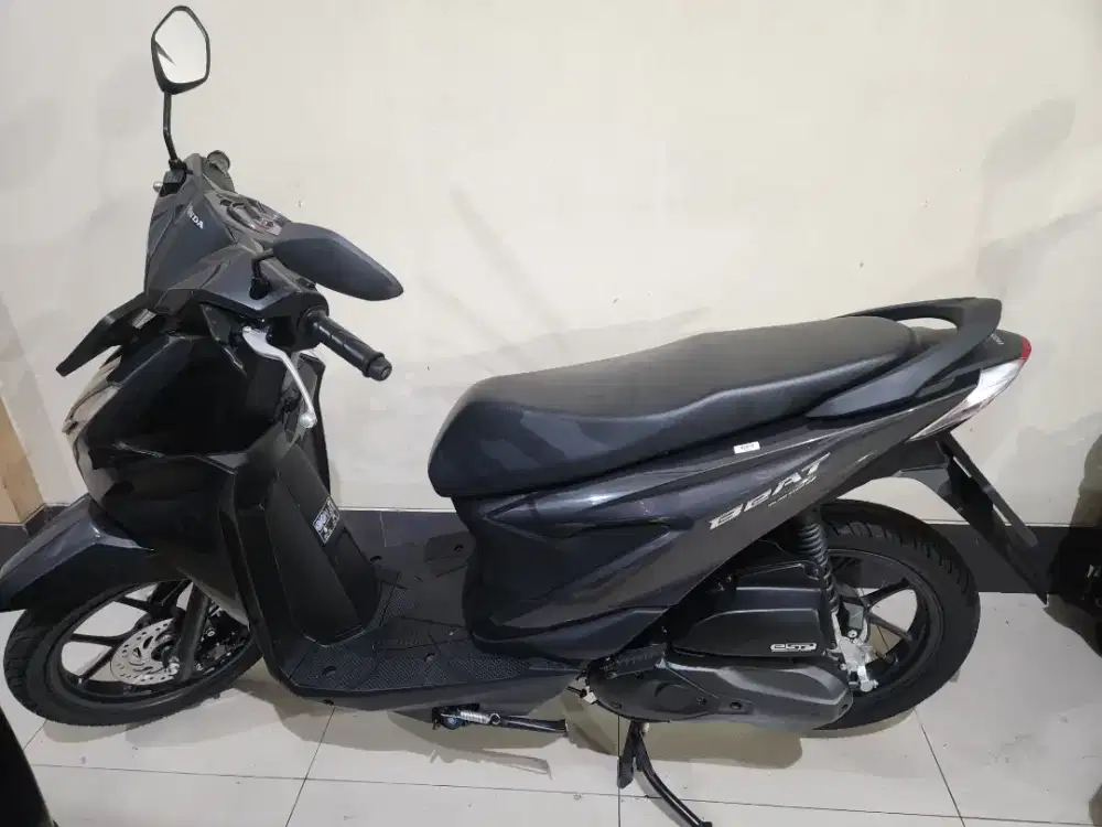 Beat deluxe hitam 2025 gbm