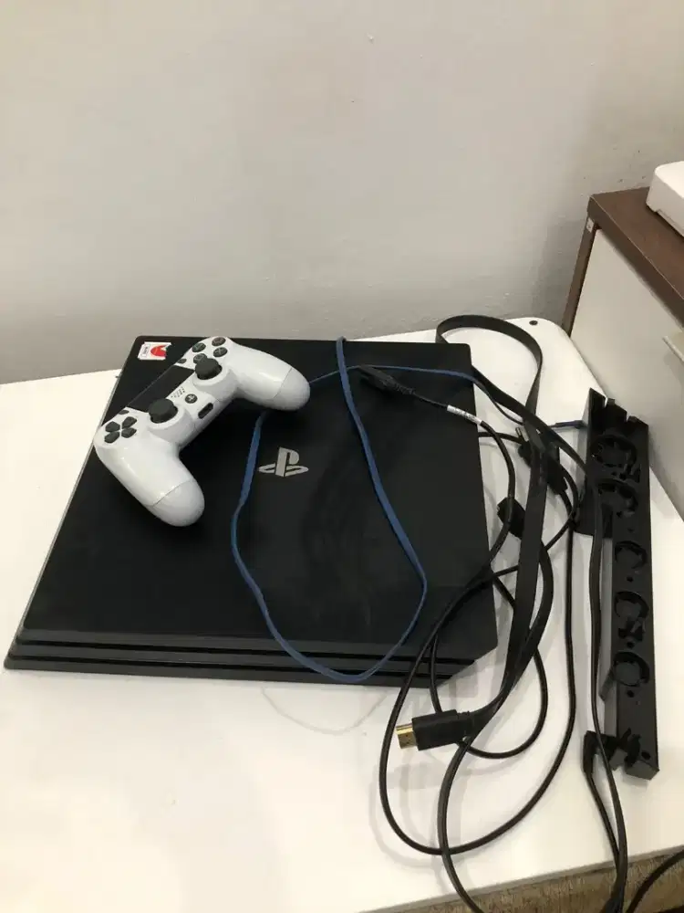 Di jual cepat ps4 pro