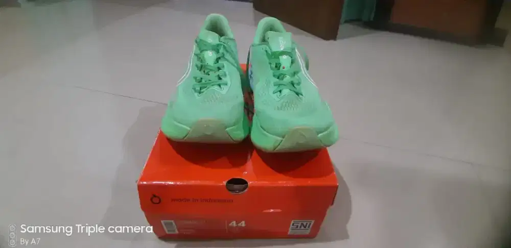 Sepatu lari ortuseight hyperblast 2.1

warna mint gren/white ukuran 44