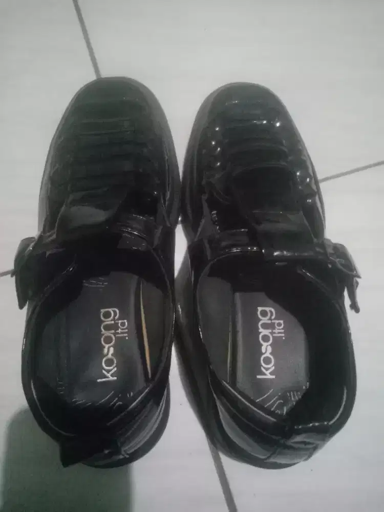 Dijual ajh sepatu udh gk dipake lagi