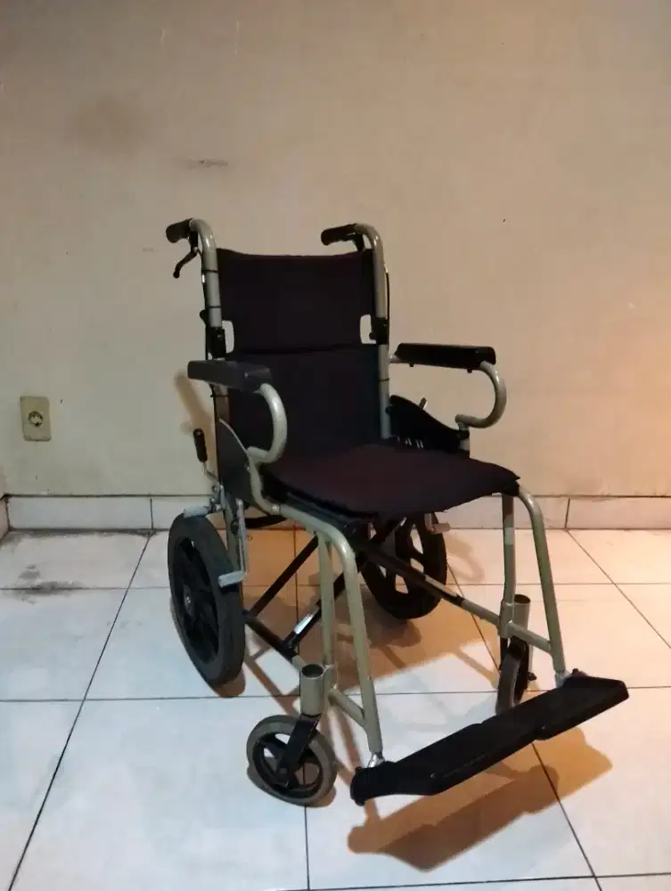 Kursi roda merk karma