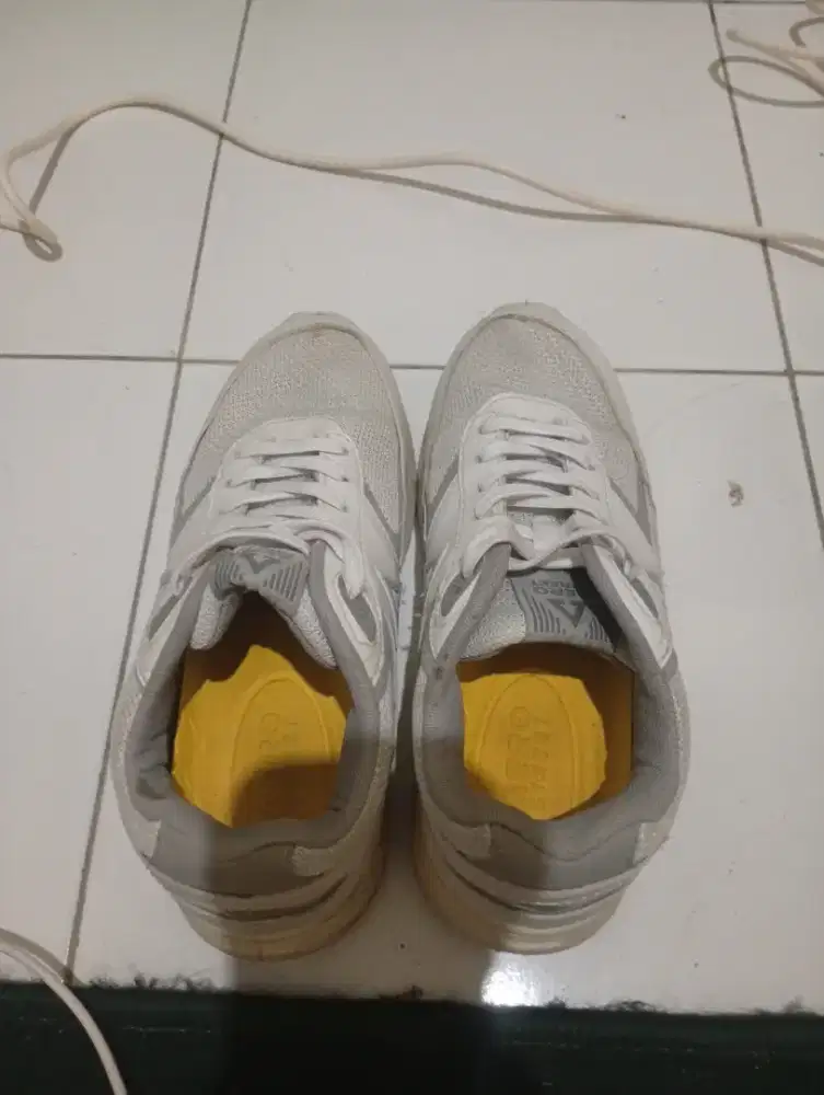 Sepatu aerostreet bekas