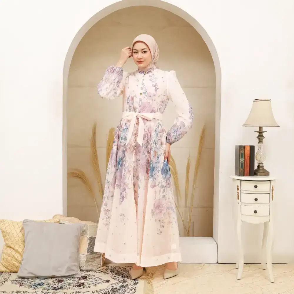 We are hiring : Host Live streaming & Admin Online