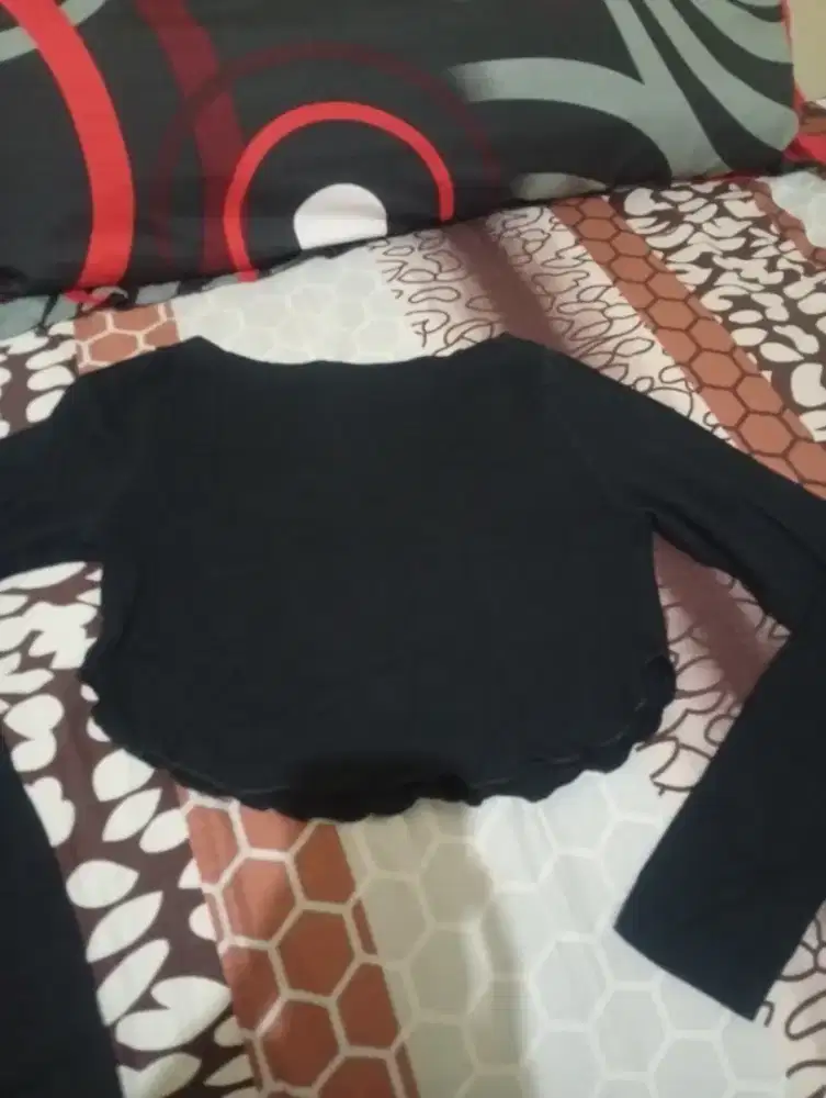 Crop top GAP hitam