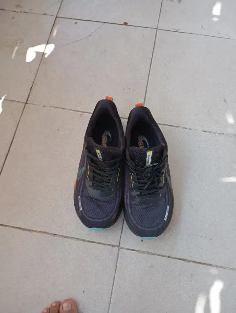 Sepatu Running GUMI