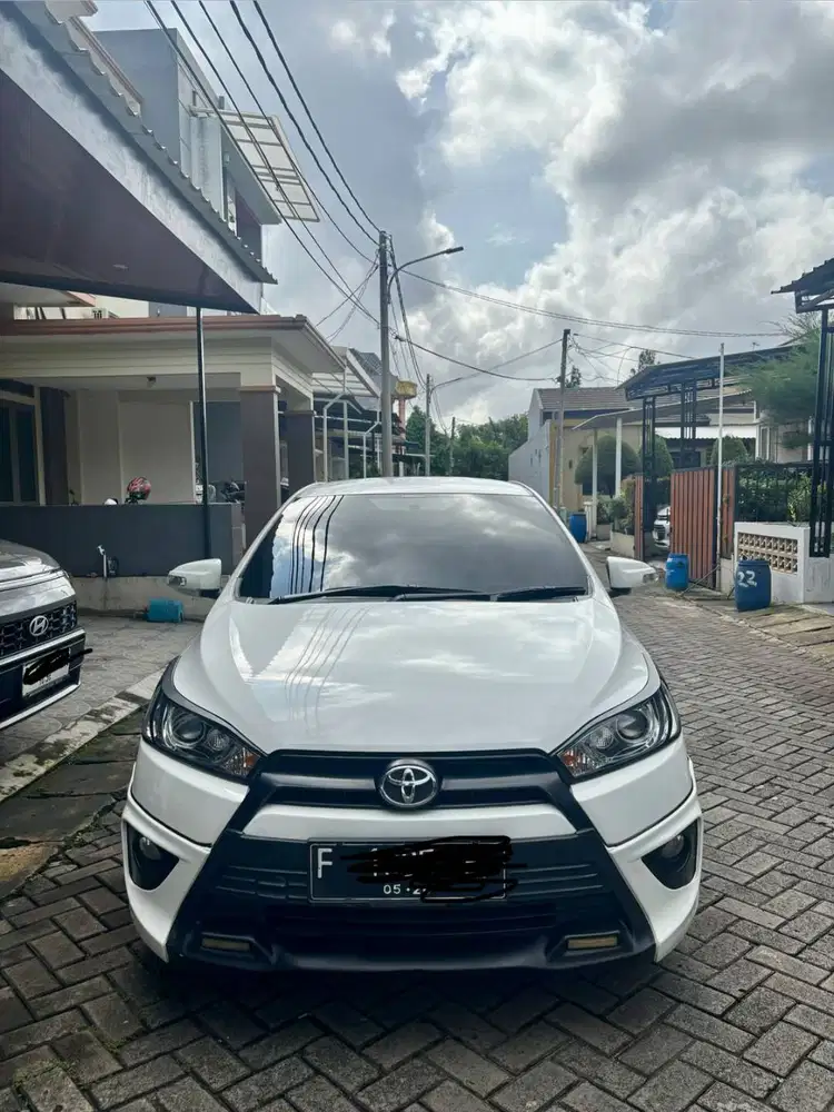 Yaris Hatchback 2016 Automatic Low KM