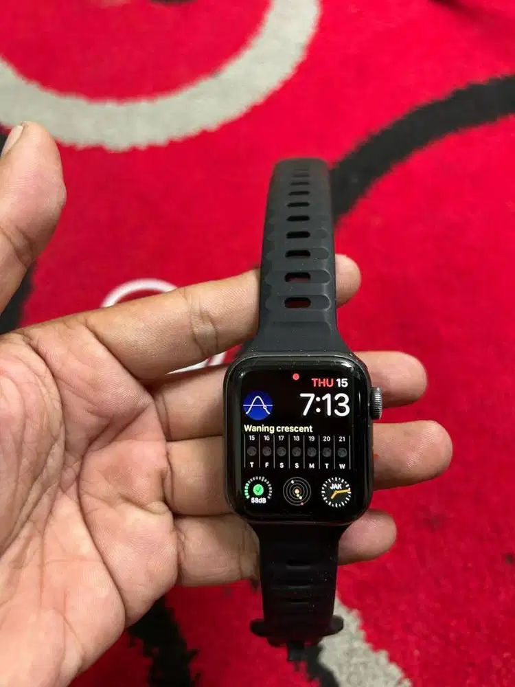 Apple Watch Series  SE NIKE 40mm ( Special edition)  Black