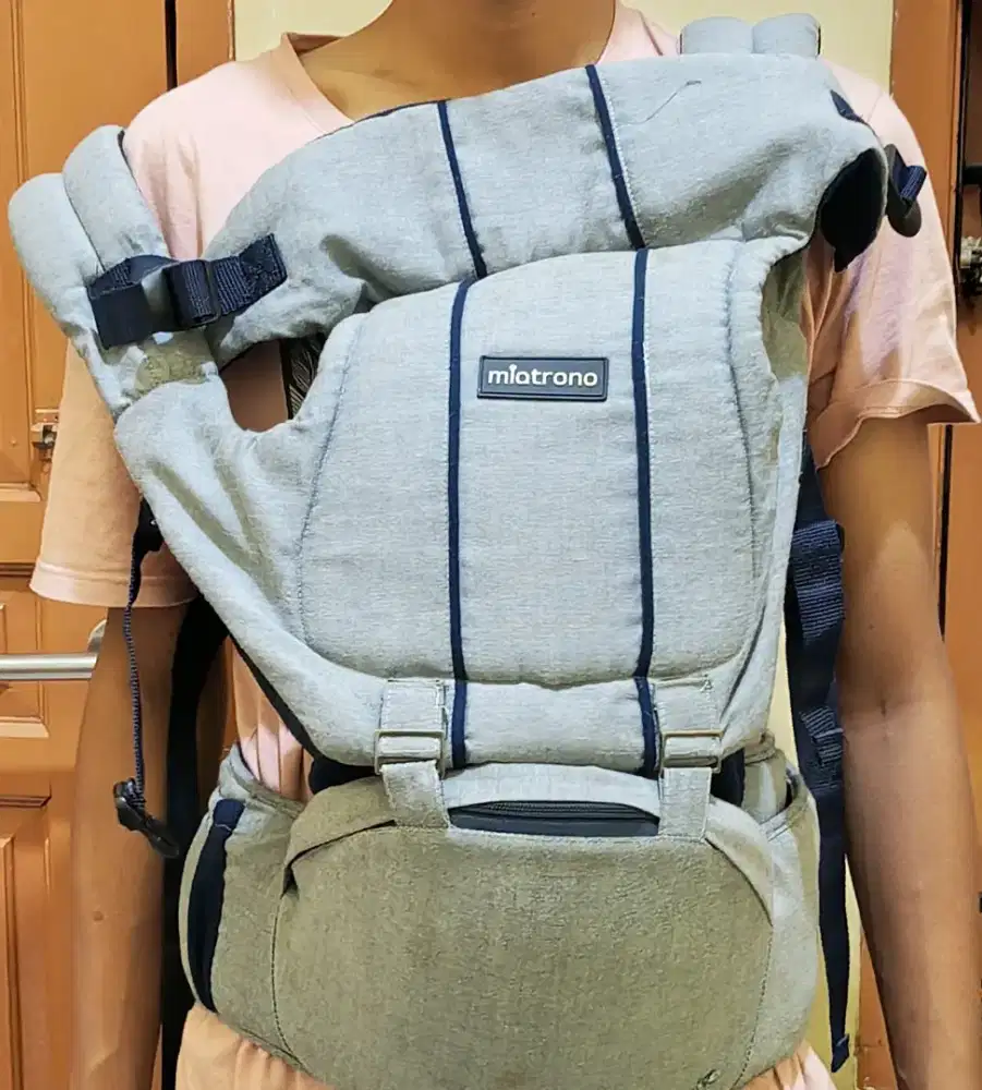 Gendongan bayi hipset