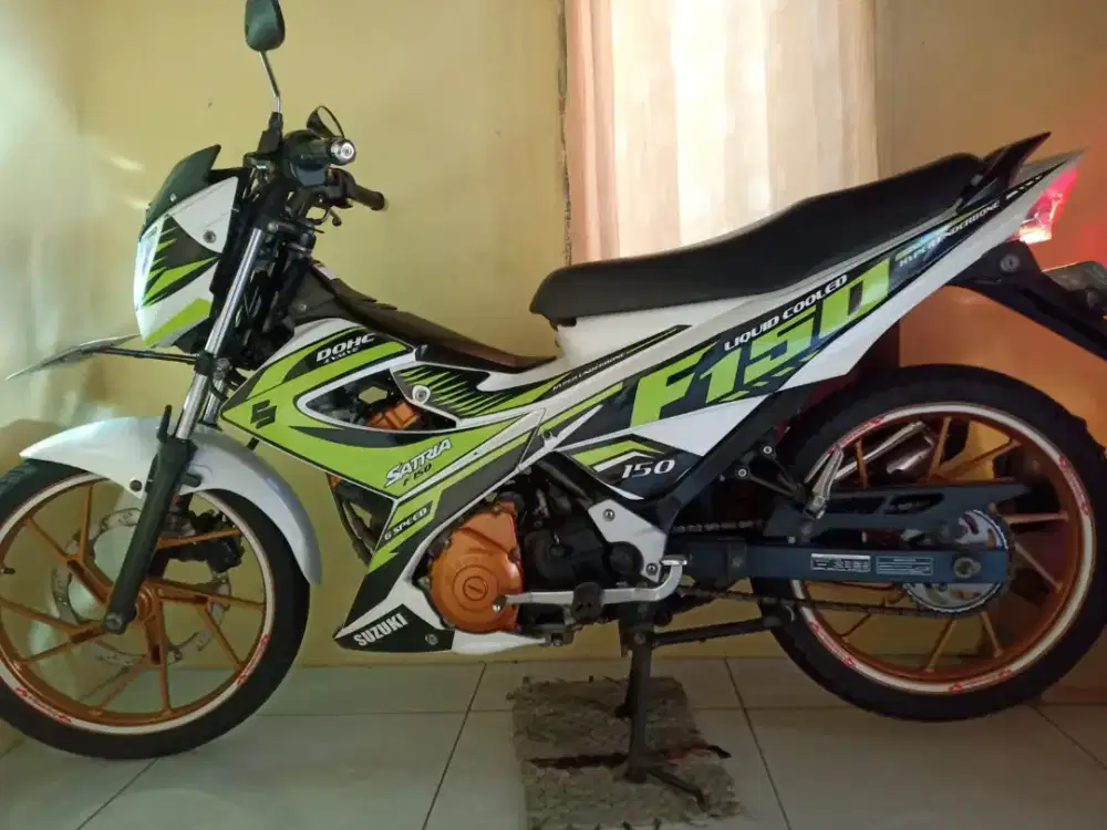 Motor SuZuKI satria THN 2015 istimewa.
