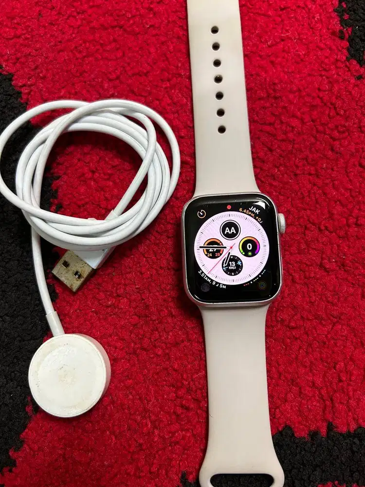 Apple Watch Series  SE 40mm ( Special edition) Grey  Layar 40 mm
