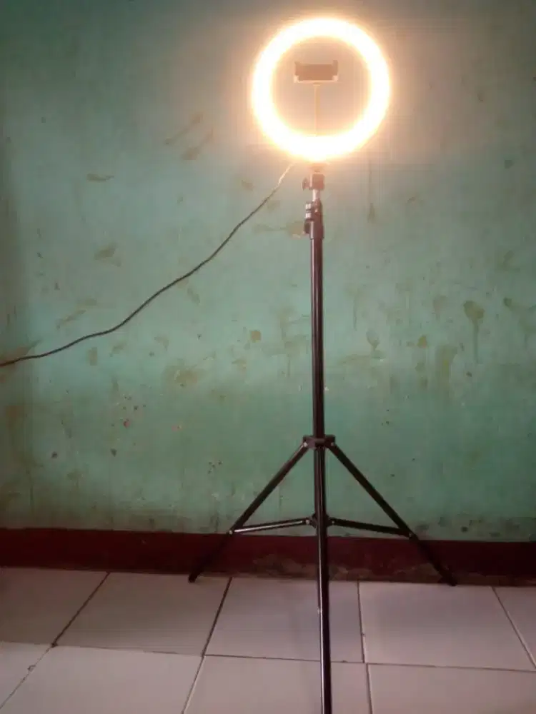 1 set lampu ring light LED dengan tripod