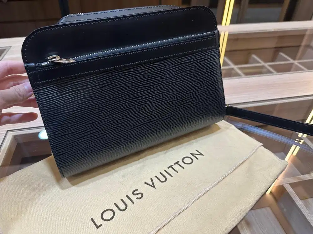 WTS Louis Vuitton Pochette Kasai Epi Leather Black ORIGINAL