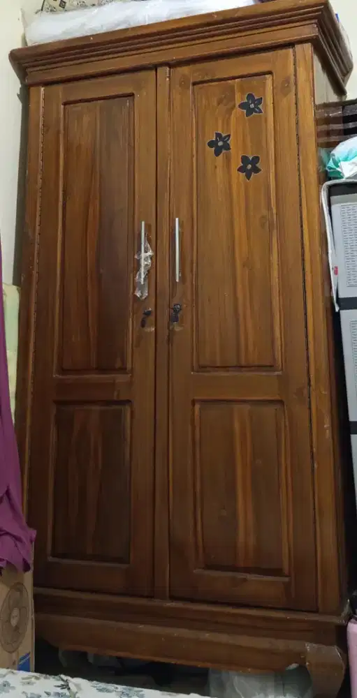 lemari kayu jati