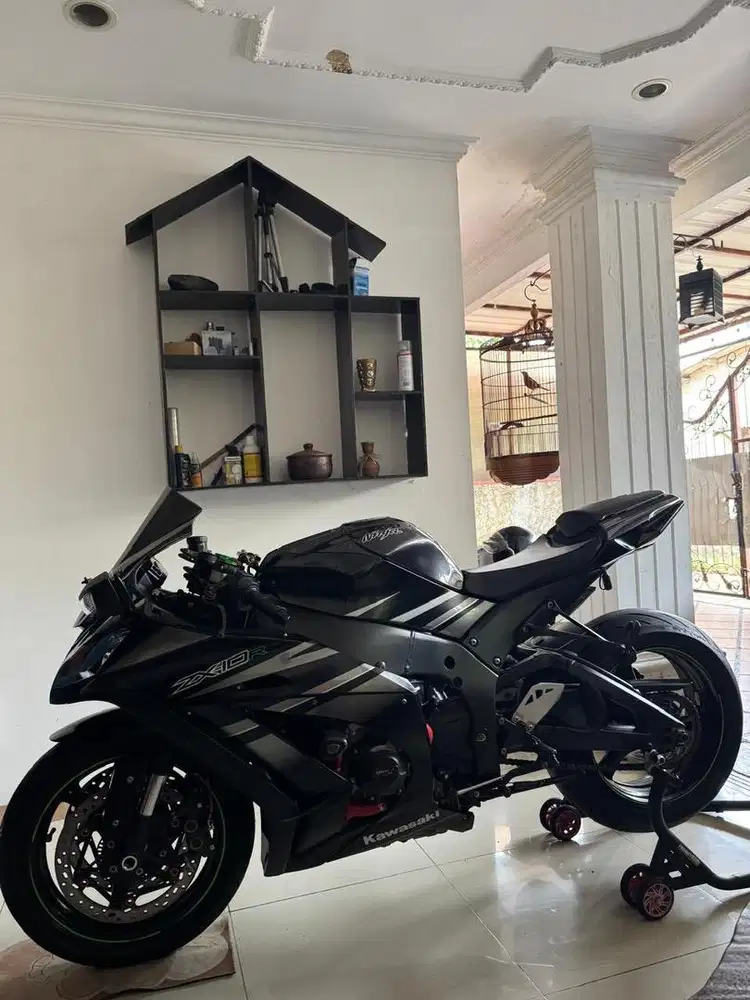zx10r anniversary black edition (rare)