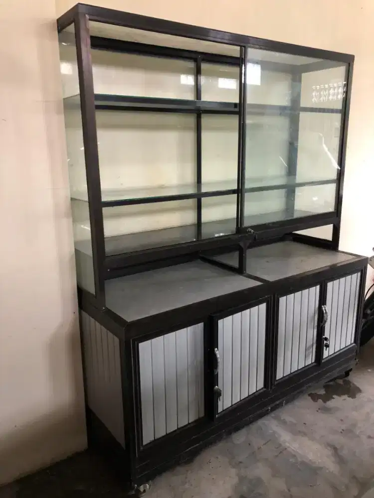 Etalase atau lemari display full aluminium