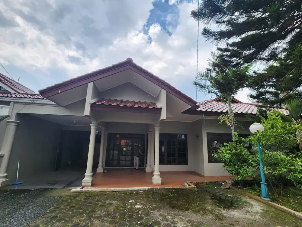 Dijual Rumah Halaman Luas di Cipayung Jakarta Timur