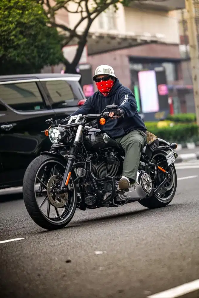 HARLEY DAVIDSON BREAKOUT, TAHUN 2013. FULL PAPER