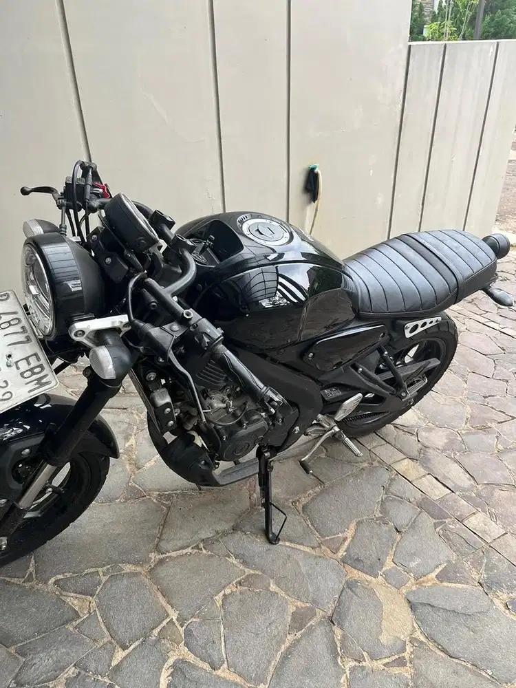 Yamaha XSR 155 Hitam Black