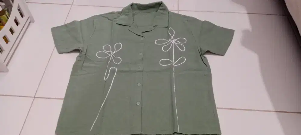 Kemeja warna sage