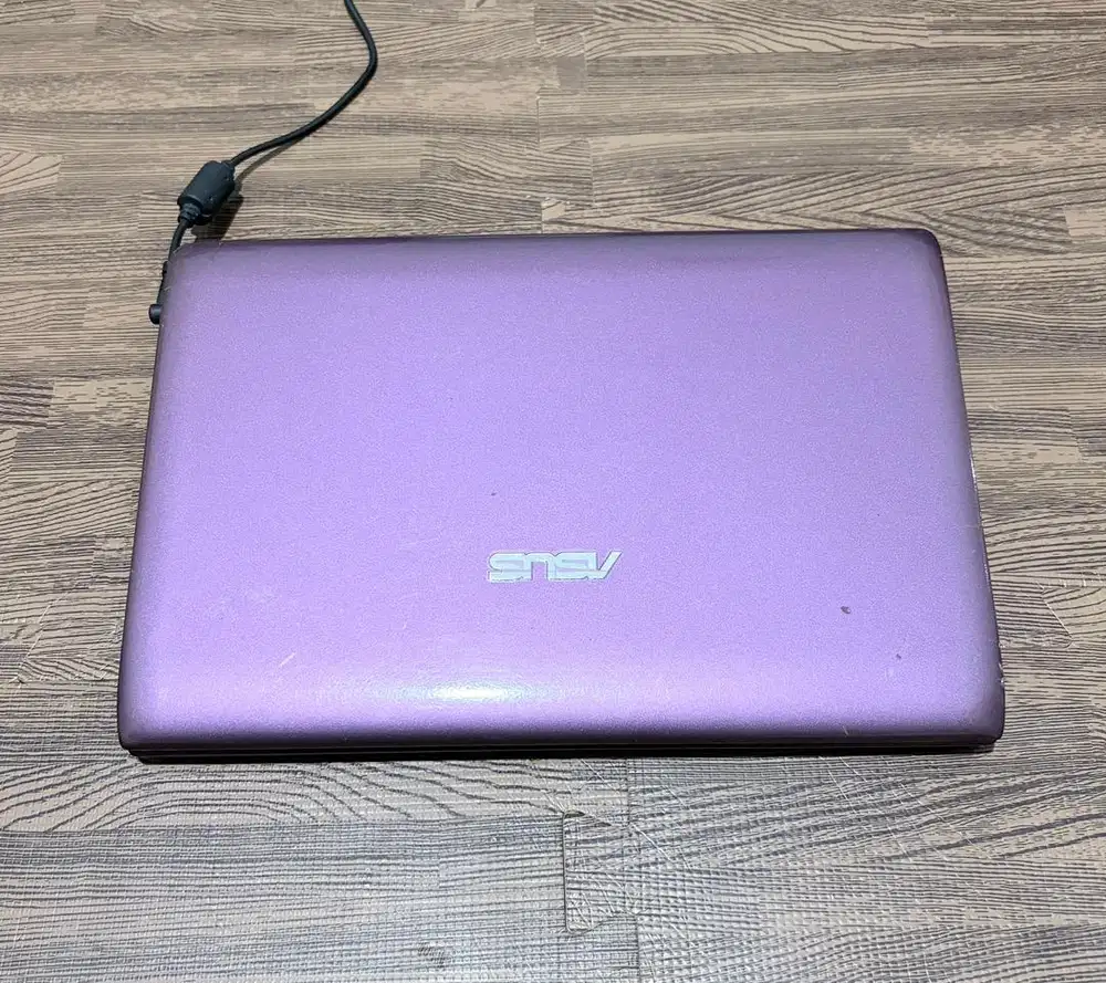 Netbook Asus warna ungu