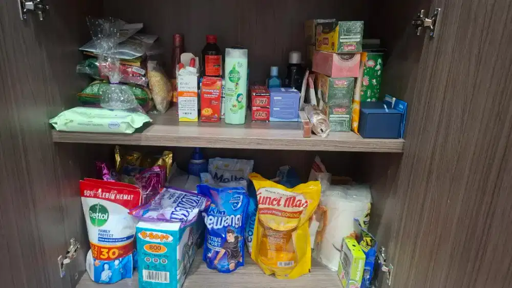 Lemari kayu untuk simpan barang